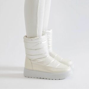 Women's Cream Winter Boots